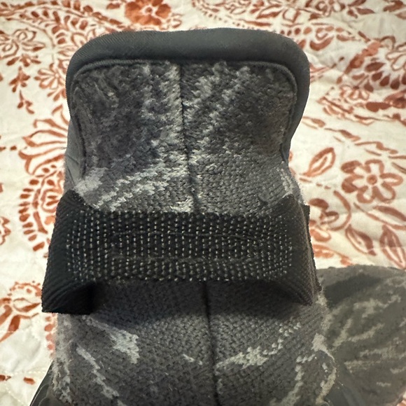 Yeezy Boost - Picture 6 of 14